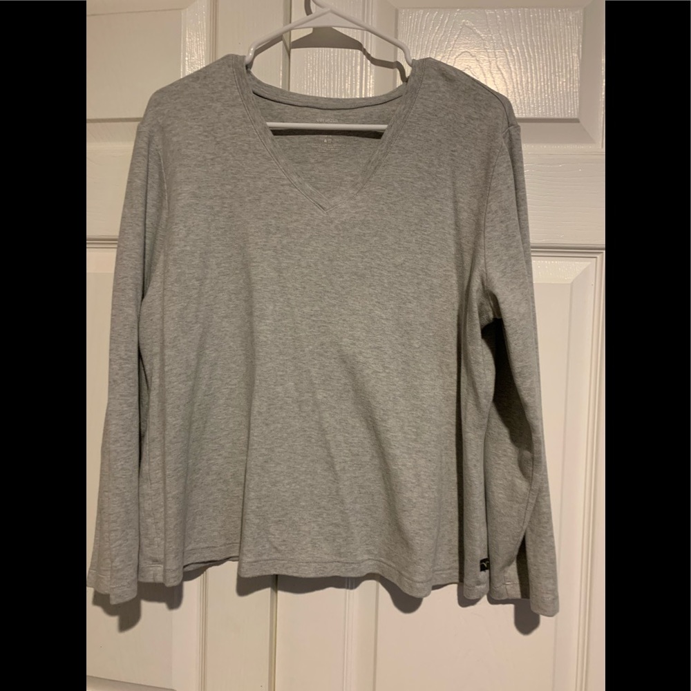 Long sleeves v neck tee top grey